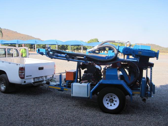 200M Protable het Kleine van de de Putboring van het Aanhangwagen Hydraulische Water van het de Installatieboorgat Boormateriaal