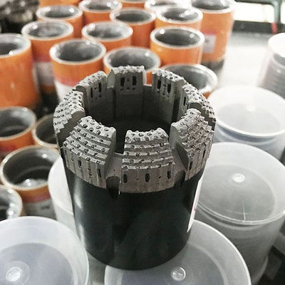 Geologische de Boorbeetjes die van de Exploratiekern de Minerale Diamant van NMLC boren HMLC
